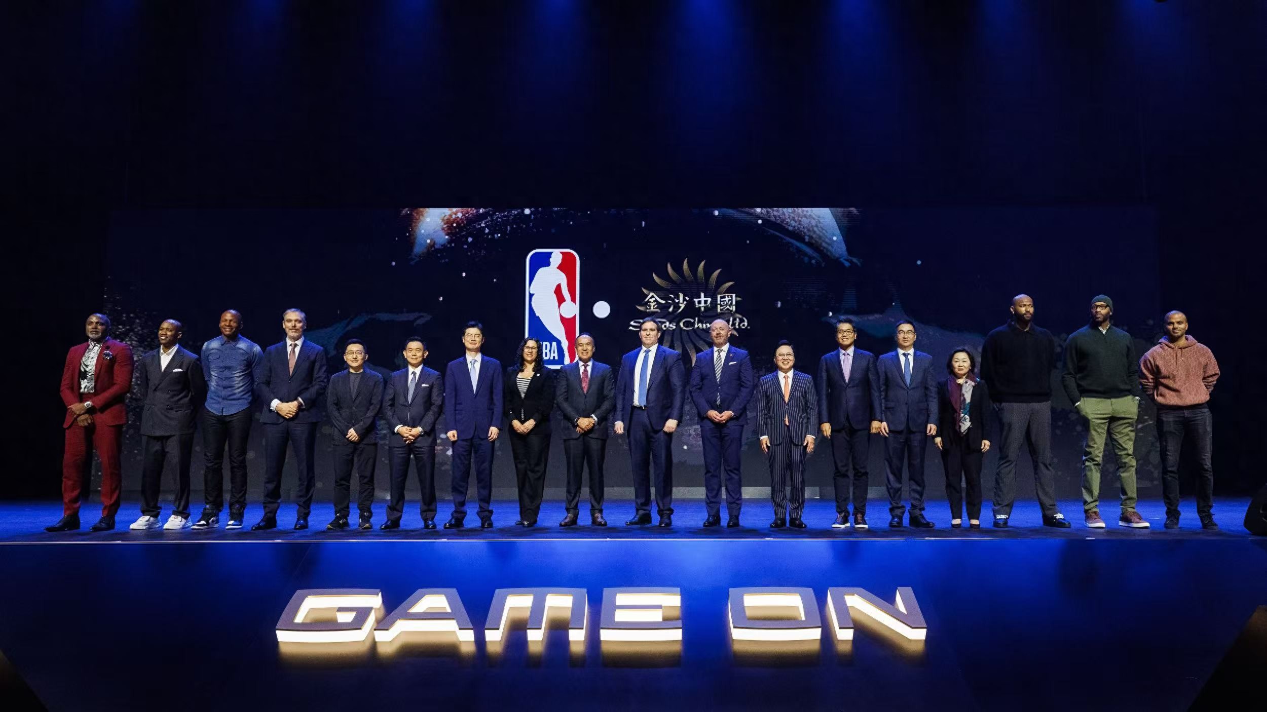 包含赛地聚焦：NBA常规赛官宣日热度飙升；曼联更衣室发声；细节曝光；年轻球员获得机会的词条