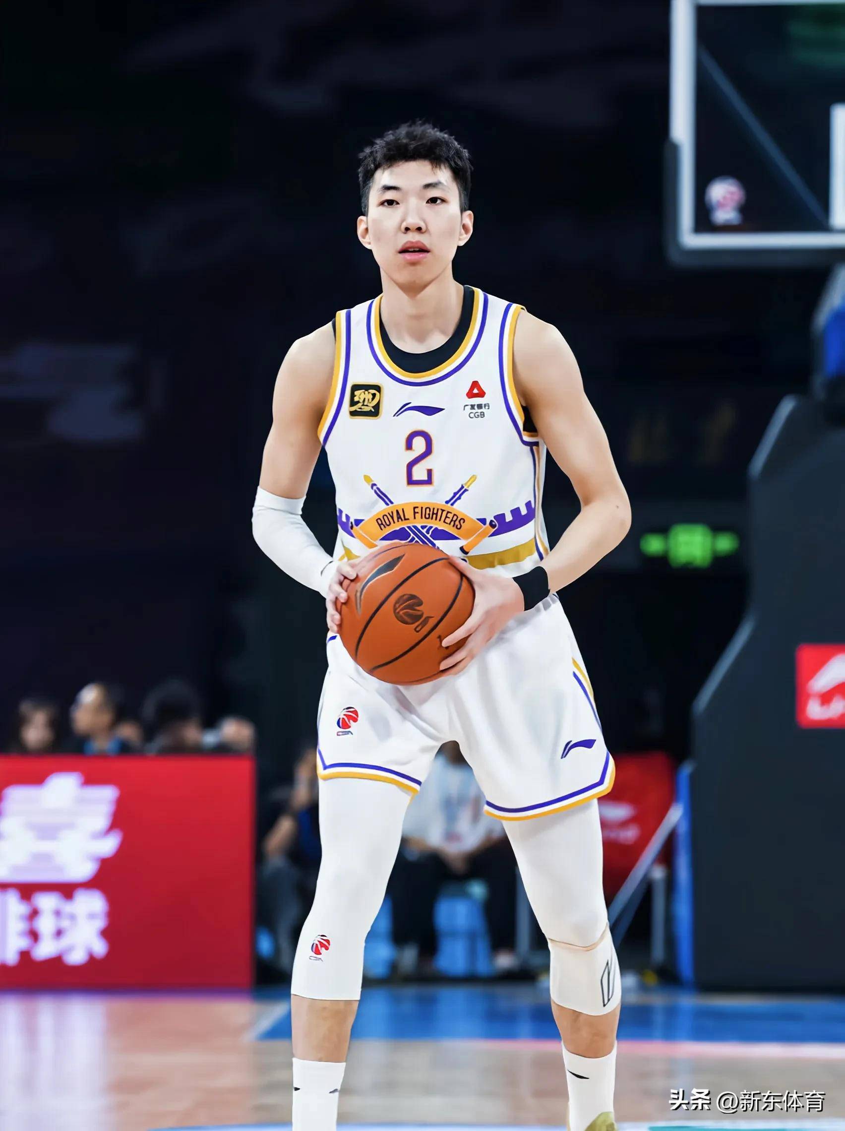 包含关键战突围战来临，深圳男篮围绕CBA季后赛伤情更新，质疑声四起，年轻球员获得机会的词条